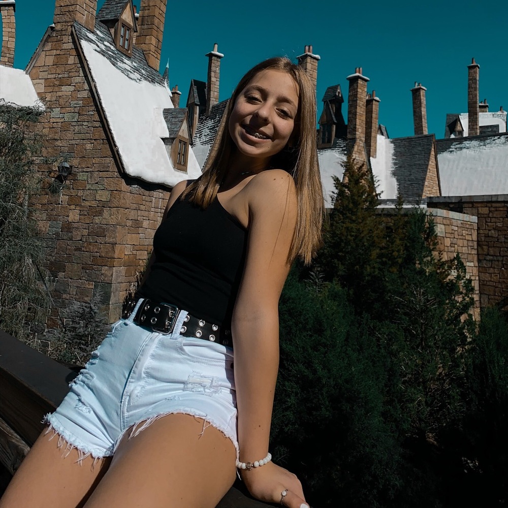 Meet your Posher, Ariella